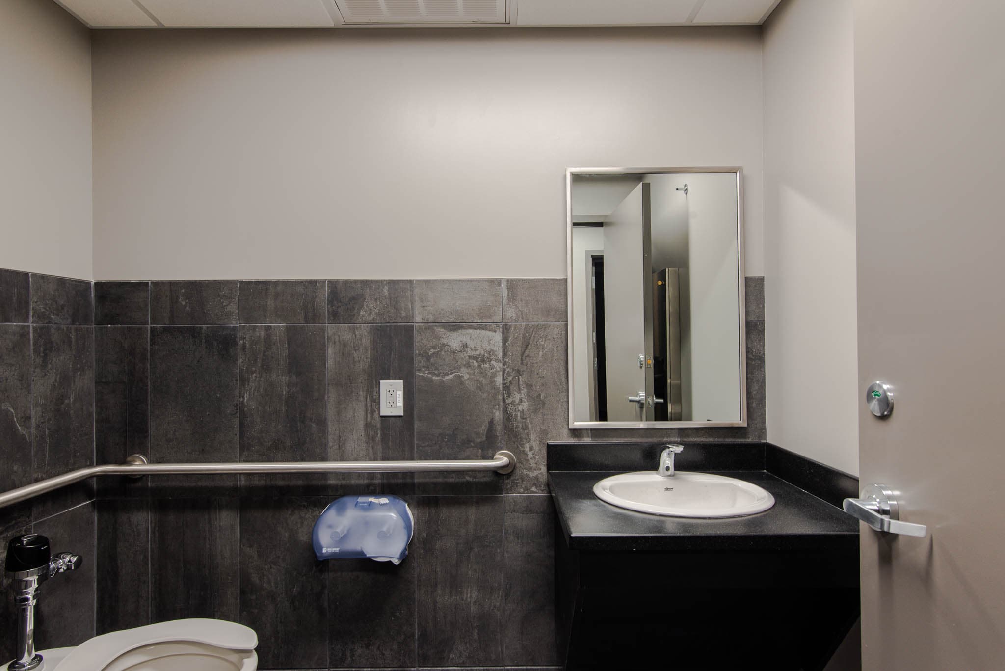 Rush Truck Center Hutchins — project photo 17